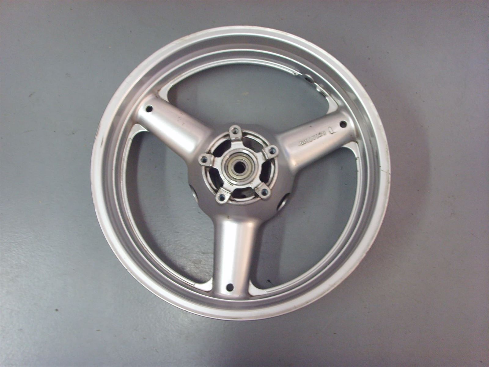 Llanta trasera Suzuki GSX 750 F - Imagen 1