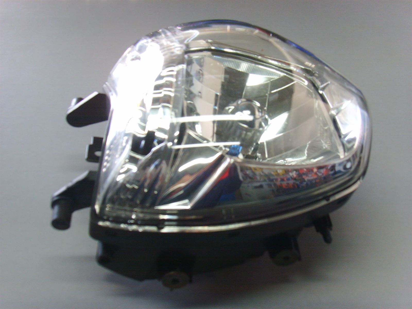 Optica faro Suzuki GSR 600 - Imagen 3